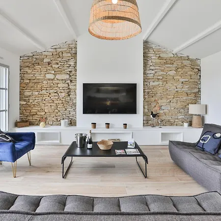 Luxueuse Renovee A La Guittiere فيلة