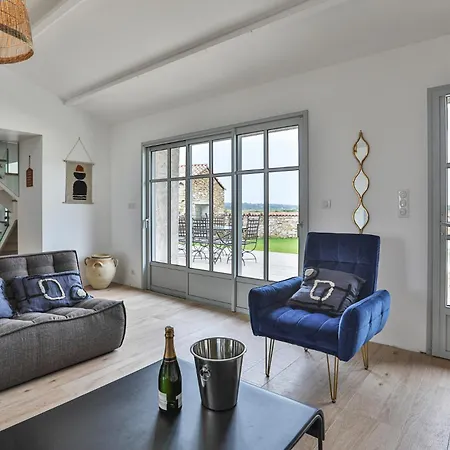 Luxueuse Renovee A La Guittiere فيلة