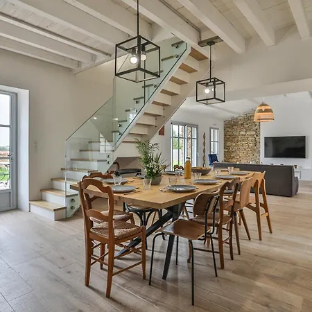 Luxueuse Renovee A La Guittiere فيلة